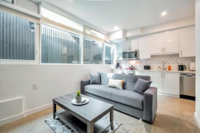 Spacious 2BR Apartment - Regent Park Near Downtown